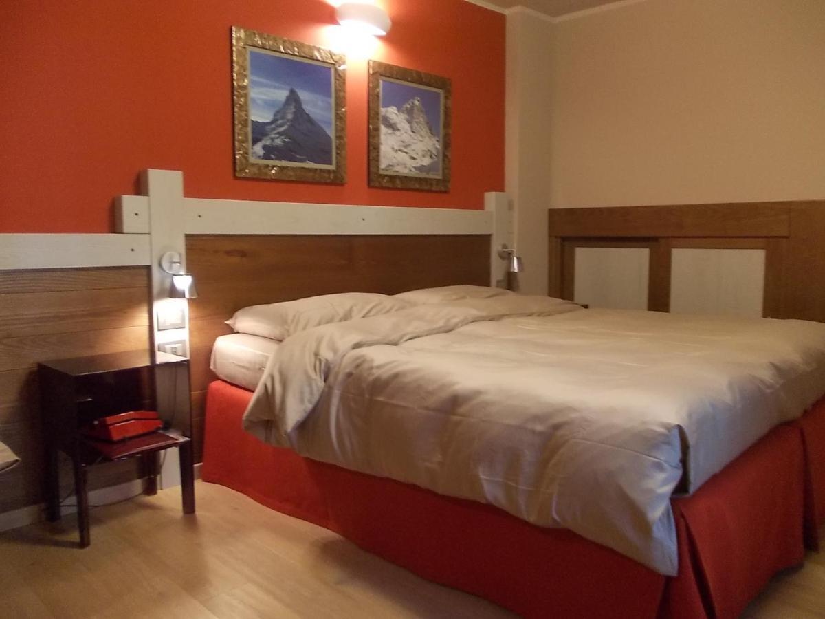 Hotel Lyskamm Breuil-Cervinia Rum bild